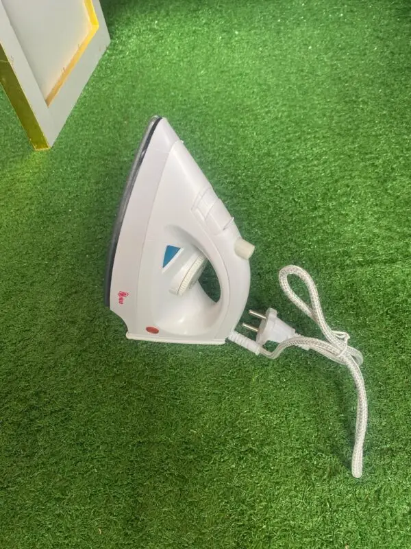 Dry/Spray/Steam Iron 1200 watts - Image 2